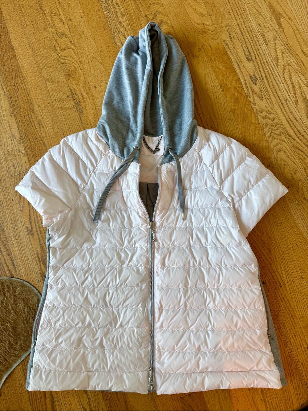 Anorak down Short-Sleeve Hooded Vest with Gray Hood